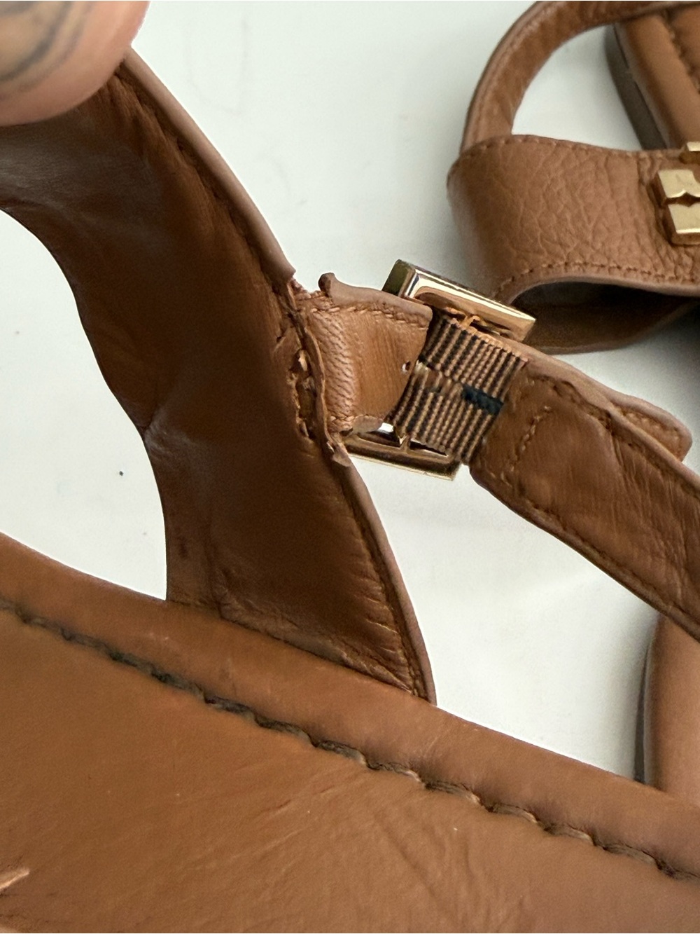 Tory Burch Bryce flat size 9 Brown Leather T-Strap Sandals with Gold Logo - Picture 14 of 14